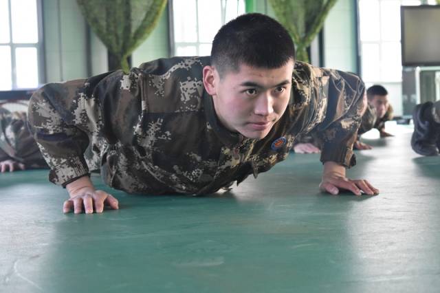  马拉松季后赛，东海玄武队与剑门闪电队读秒扳平，体能对抗拉满！细节处理更胜一筹