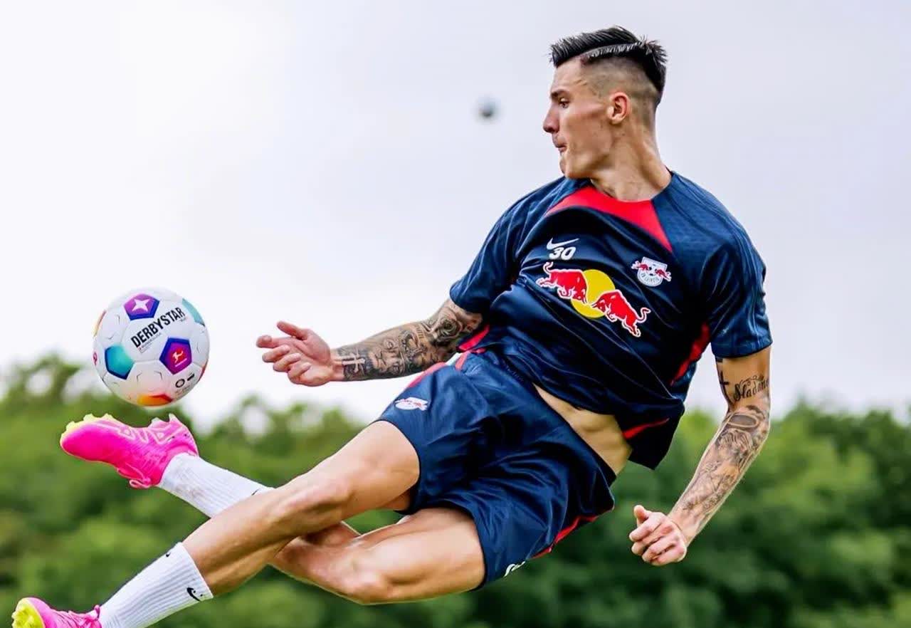 转会期体能课后，费耶诺德篮板制胜备战欧冠，气氛紧张，年轻球员得到机会的简单介绍