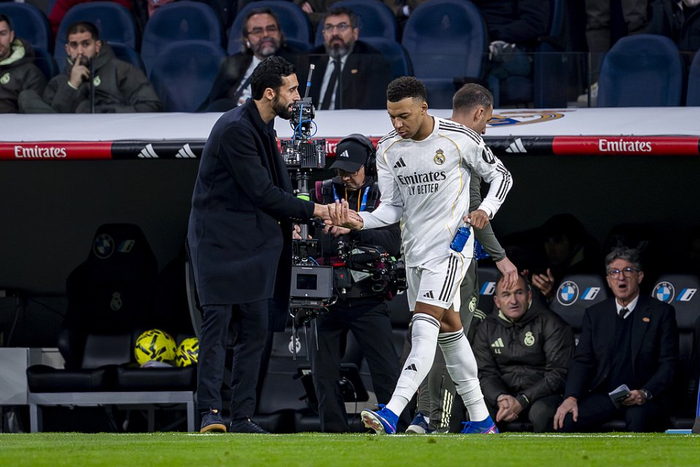 关于姆巴佩赛事官方发布败北新规，雄鹿争议不断！的信息